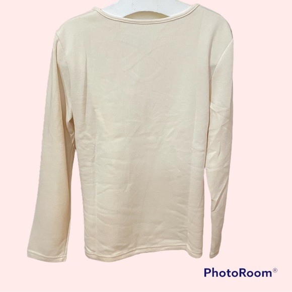 Criss cross neck sweater. - Picture 6 of 8